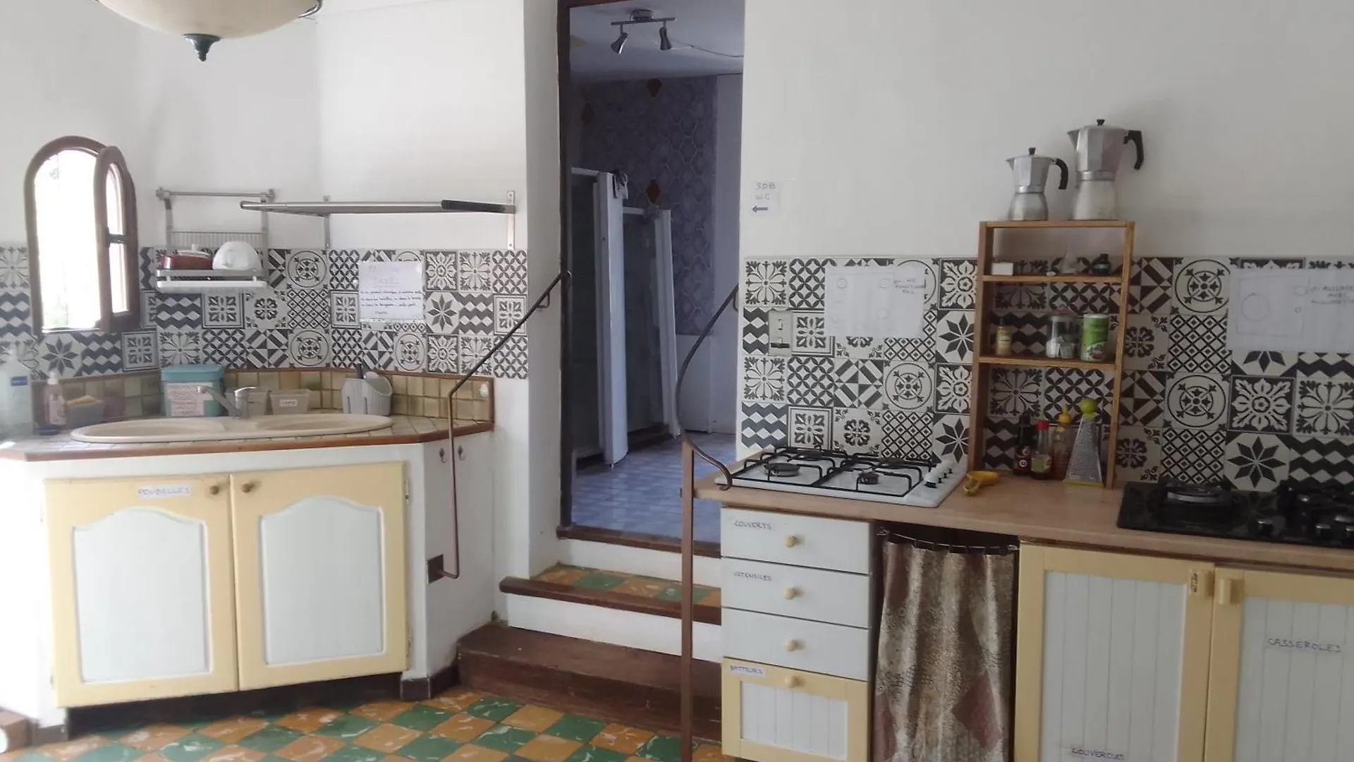 Les Favouilles - Gite & Chambres D Hotes Dauphin 0*,  Frankrike